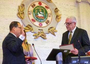 Se establecen por primera vez dos vicepresidencias en el Senado