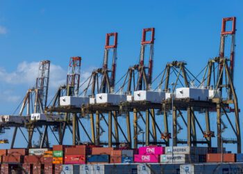 Saltchuk y la Universidad Politécnica de Puerto Rico unen esfuerzos para lanzar un programa de desarrollo de talento en transporte y logística