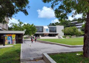 UPR Cayey celebra simposio empresarial sobre innovación y sostenibilidad   