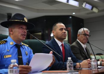 Coinciden en necesidad de imponer multas más severas y reforzar educación vial para prevenir maniobras ilegales de motociclistas