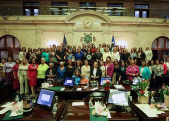 Cámara de Representantes reconoce las aportaciones en la sociedad puertorriqueña de 53 mujeres trabajadoras