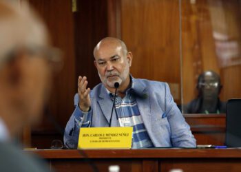 Componente de educación pública favorece conceder permanencia a los directores escolares