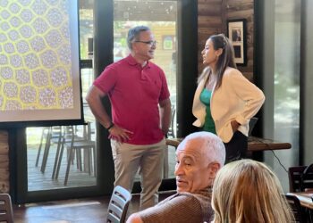 Profesionales administrativos de Luquillo reciben taller para manejar los retos del presente en el ambiente laboral   