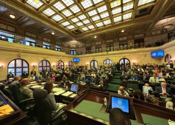 Más de 60 niños, jóvenes y adultos, con autismo, ocupan bancas de Cámara de Representantes y protagonizan sesión especial