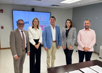 Walmart Puerto Rico y la Universidad Ana G. Méndez se unen para impulsar la capacitación financiera en universitarios