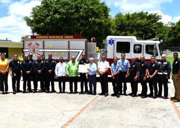 Juncos honra a sus bomberos destacados en la tragedia del Jet Set