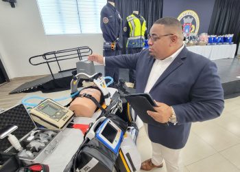 Fajardo reconoce labor de OMME y exhibe equipo tecnológico único en región este