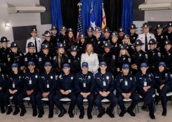 Alcaldesa de Barceloneta reconoce valores de la Policía Municipal