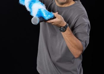 Alejandro Gil presenta su nuevo stand-up comedy “Sacando el Polvo”