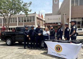Alcaldesa de Morovis entrega equipo de seguridad a la Policía Municipal como parte de su compromiso con la seguridad ciudadana