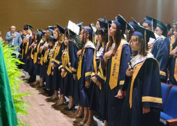 Escuela Superior de Ceiba celebra sus graduandos