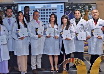 HOSPITAL PAVIA SANTURCE CELEBRA SU PRIMERA GRADUACIÓN DE MÉDICOS INTERNOS