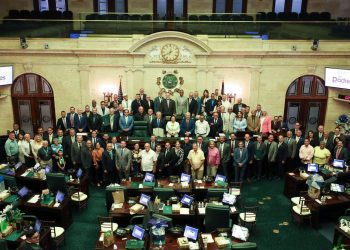 Cámara de Representantes reconoce al periodista Julio Rivera Saniel como padre de valor