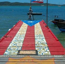 Comerciantes del poblado de Boquerón salen favorecidos por serie de concierto en la Isla del cantante Bad Bunny