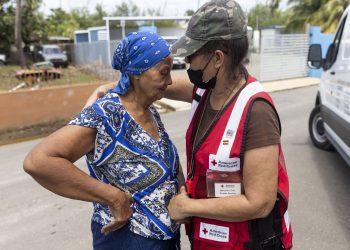 Cruz Roja Americana ofrece consejos de seguridad para los adultos mayores y sus cuidadores previo a la temporada pico de huracanes