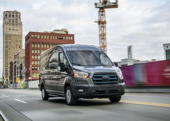 Ford celebra 60 años de producción de su emblemática van Transit, aliada de los negocios con un legado de versatilidad   