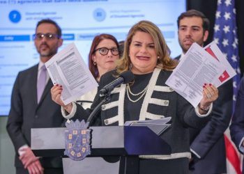 Gobernadora anuncia derogación de 251 reglamentos obsoletos en la primera fase de la Iniciativa IDEA