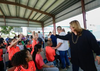 Gobierno inicia comienzo de clases con proyecto novel en 253 escuelas
