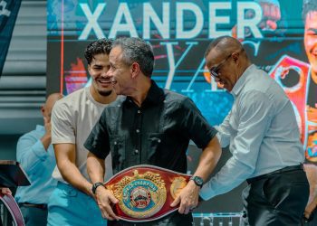 Municipio de San Juan reconoce a Xander Zayas, campeón mundial de boxeo
