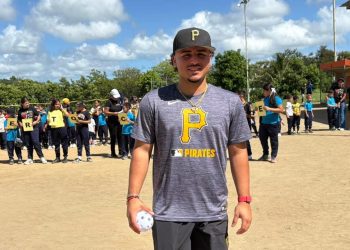 Cayey celebra la gesta de Roberto Clemente con Gustavo Meléndez, prospecto de Los Piratas