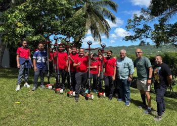 Entregan equipo a programa de agricultura escolar en San Sebastián