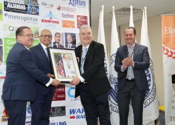 Oficina del Contralor recibe reconocimiento 