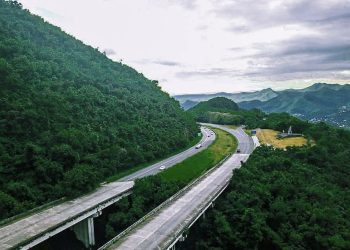 A mejorar la seguridad vial en Monumento al Jíbaro, representantes Hau y Martínez Soto radican medida