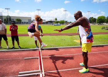 Toa Baja recibe a leyendas olímpicas para entrenar a la nueva generación del atletismo