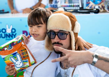 Bad Bunny y su Fundación Good Bunny llevan alegría al Barrio Almirante Sur de Vega Baja con su evento “Bonita Tradición”