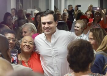 Mujeres populares impulsan la refundación del Partido Popular Democrático