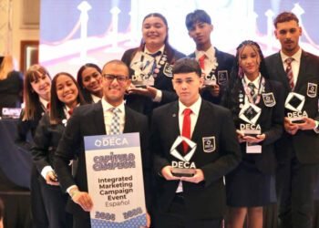 Estudiantes de Puerto Rico Destacan en la Conferencia Anual de Liderazgo DECA 2025