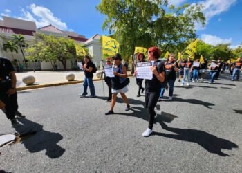 Asociación de Maestros por medio de sus maestros retirados se une a las actividades del 1ro de mayo para defender la educación pública y los derechos del magisterio