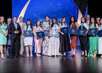 Municipio de San Juan celebra la graduación de 38 médicos residentes y 11 becarios del Hospital Municipal de San Juan