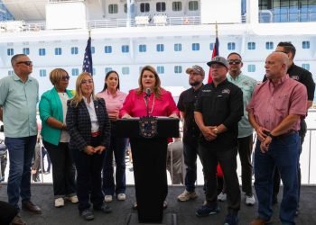 Puerto Rico celebra la llegada del crucero más grande del mundo a la región sur