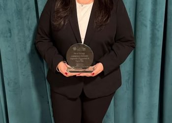 Legisladora municipal de Las Piedras, Joilani Cosme González, recibe el Premio Joven Destacado por su liderazgo e inspiración a la juventud