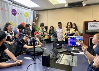 Rehabilitación Vocacional visita WIPR con jóvenes del Programa Experiencia de Aprendizaje Basada en Trabajo (EABT) con el Trastorno de Espectro Autista para un tour inclusivo