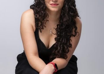 La artista puertorriqueña, Odalis Gómez Báez, inauguró su nueva exposición  Donde el cuerpo guarda el duelo, en la Galería Guatíbiri