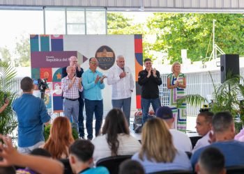 Presidente del Senado lidera visitas a escuelas adoptadas en el inicio del año escolar