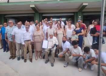 Alcalde de Río Grande reconoce la labor comunitaria del pastor Rafael Dávila Pabón en ocasión de celebrar sus 100 años en encuentro familiar en el sector Guzmán Arriba 