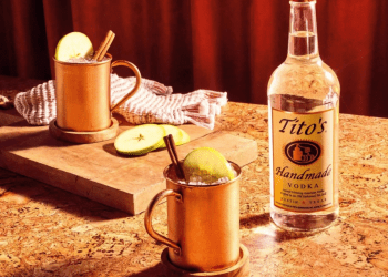 Tito’s Handmade Vodka celebra el Tito’s Vodka Month con happy hours, cocteles exclusivos y experiencias culturales en toda la isla