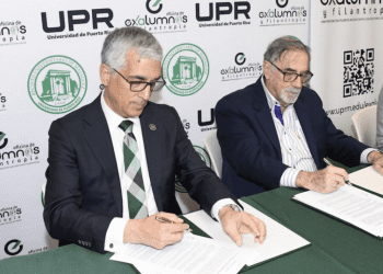 Ingeniero Fernando L. Sumaza Laborde establece fondo dotal y entrega becas en el RUM