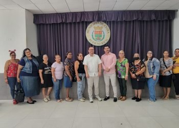 Entregan selladores de techos y ayudas para mejoras de viviendas en Ceiba