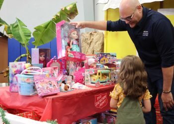 The Salvation Army Celebró Un Toy Shop Lleno de Amor