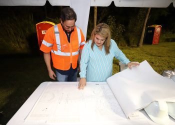 Gobernadora llega a inspeccionar el inicio de trabajos nocturnos de rehabilitación en la Avenida Kennedy