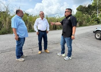 Inspección en escuela y carreteras de Adjuntas por la Cámara de Representantes