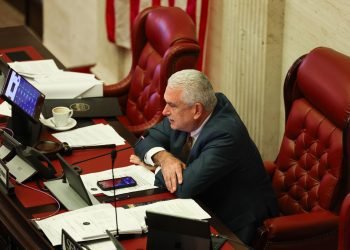 Senado aprueba restringir el uso de escoltas para funcionarios y exfuncionarios