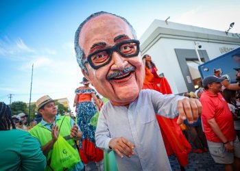 Alcalde de la ciudad capital informa estimado de sobre 180,000 personas en la primera noche de las Fiestas de la Calle San Sebastián