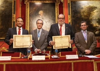 La Real Sociedad Económica Matritense de Amigos del País rinde homenaje al alcalde de Aguadilla, Julio Roldán Concepción