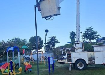 Moca mejora la seguridad en las instalaciones municipales con luminarias