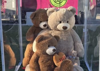 Abre el Paseo del Amor en Vega Alta y la presentación del Super Bowl